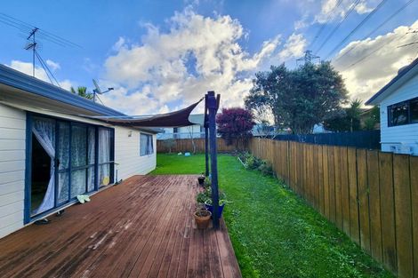 Photo of property in 9 Killygordon Place, Massey, Auckland, 0614
