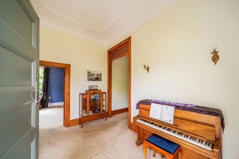 Photo of property in 18 Mills Street, Eltham, 4322