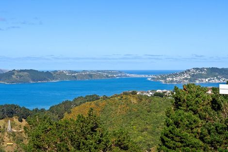 Photo of property in 2 Cessna Way, Newlands, Wellington, 6037