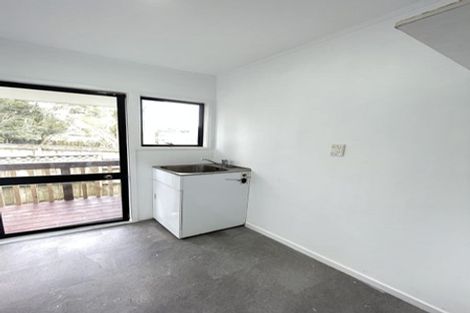 Photo of property in 81 Totaravale Drive, Totara Vale, Auckland, 0629