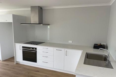 Photo of property in 8 Kumerahou Street, Kumeu, 0810