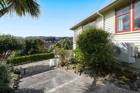 Photo of property in 6 Te Reinga View, Tawa, Wellington, 5028