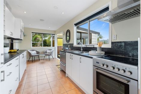 Photo of property in 8 Spinella Drive, Bayview, Auckland, 0629