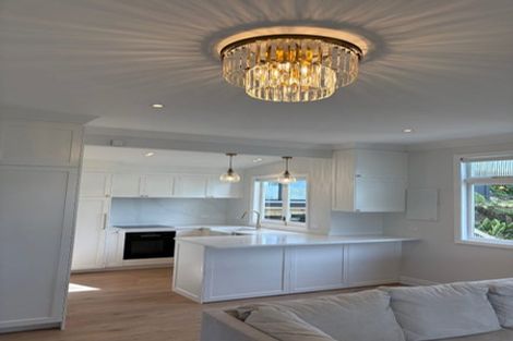 Photo of property in 43a Pohutukawa Avenue, Red Beach, 0932