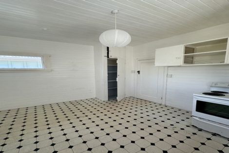 Photo of property in 75 Apu Crescent, Lyall Bay, Wellington, 6022