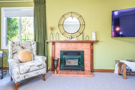 Photo of property in 2 Tarata Street, Saint Johns Hill, Whanganui, 4501