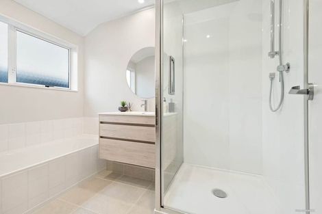 Photo of property in 1/14 Kallaroo Place, Botany Downs, Auckland, 2010