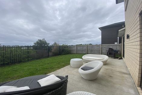 Photo of property in 7 Iwinuku Crescent, Wattle Downs, Auckland, 2103