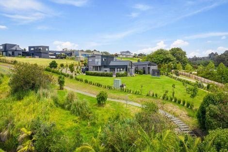 Photo of property in 9 Laguna Place, Matakatia, Whangaparaoa, 0930