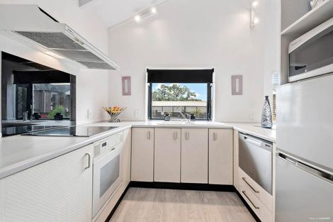 Photo of property in 2/17 Pax Avenue, Forrest Hill, Auckland, 0620