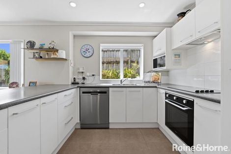Photo of property in 18 Nirmal Place, Sunnyvale, Auckland, 0612