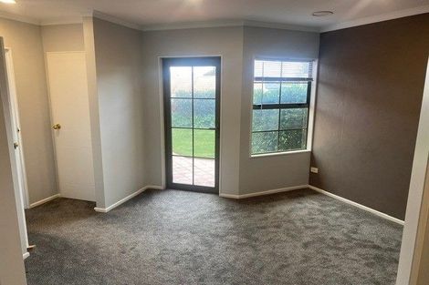 Photo of property in 11 Shelter Grove, Frankleigh Park, New Plymouth, 4310