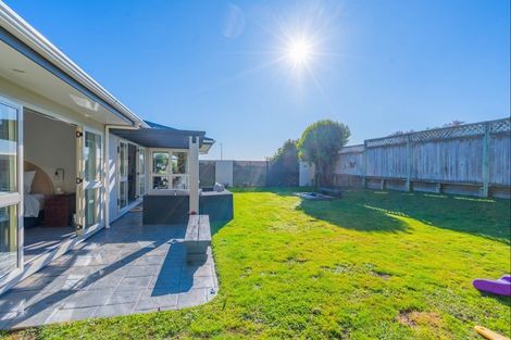 Photo of property in 137 Realm Drive, Paraparaumu, 5032