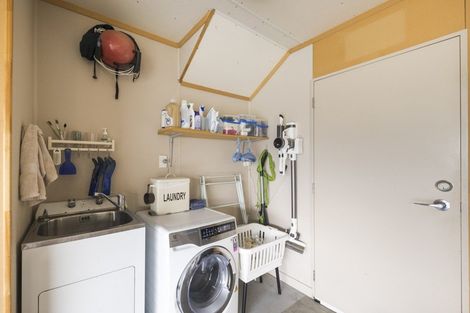 Photo of property in 76 Cashmere Drive, Fitzherbert, Palmerston North, 4410