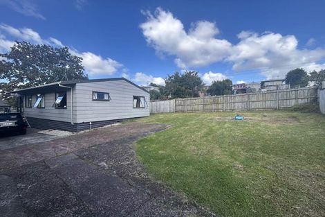 Photo of property in 1/21 Lowtherhurst Road, Massey, Auckland, 0614