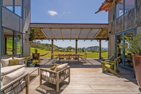 Photo of property in 92 Hahei Beach Road, Hahei, Whitianga, 3591