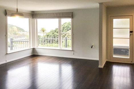 Photo of property in 18 Cave Road, Houghton Bay, Wellington, 6023