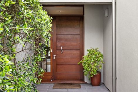 Photo of property in 1a Gillean Street, Havelock North, 4130