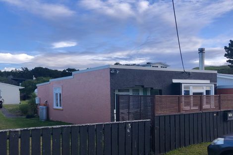 Photo of property in 16 Chrystal Street, Foxton Beach, Foxton, 4815