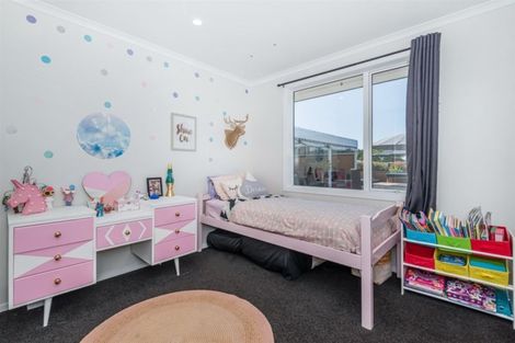 Photo of property in 773 Waitakere Road, Kumeu, 0891