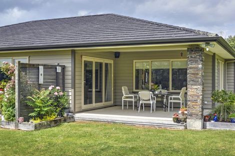 Photo of property in 5 Tararua Crescent, Carterton, 5713