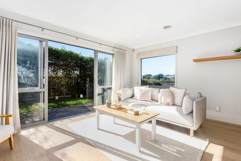 Photo of property in 5 Tongariro Drive, Aotea, Porirua, 5024