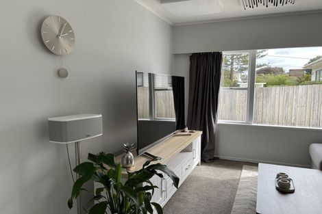 Photo of property in 1/12 Tonar Street, Northcote, Auckland, 0627