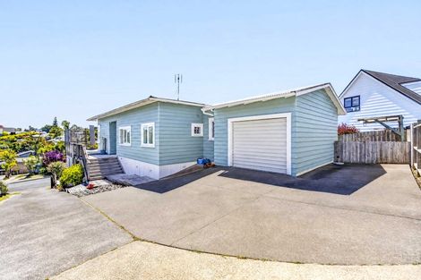Photo of property in 1/6 Sundown Avenue, Manly, Whangaparaoa, 0930