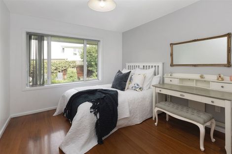 Photo of property in 8 Ladbrokes Place, Fendalton, Christchurch, 8052