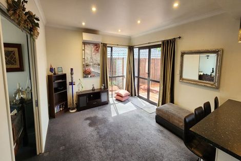 Photo of property in 12 Lemont Place, Westown, New Plymouth, 4310