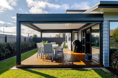 Photo of property in 25 Chestnut Close, Kelvin Grove, Palmerston North, 4414