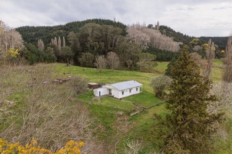 Photo of property in 921 Ongo Road, Hunterville, 4782