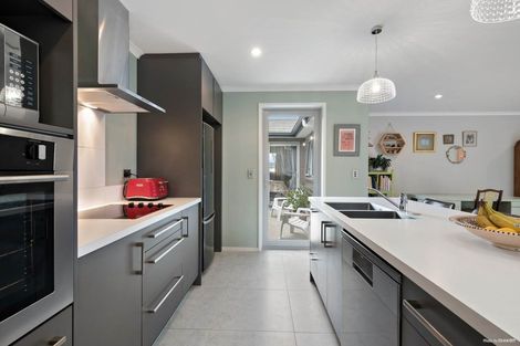 Photo of property in 4 Ian Gordon Lane, Orewa, 0931