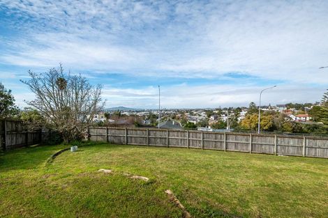 Photo of property in 520 Glenfield Road, Glenfield, Auckland, 0629