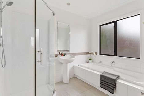 Photo of property in 29 Manu Place, Pinehill, Auckland, 0632