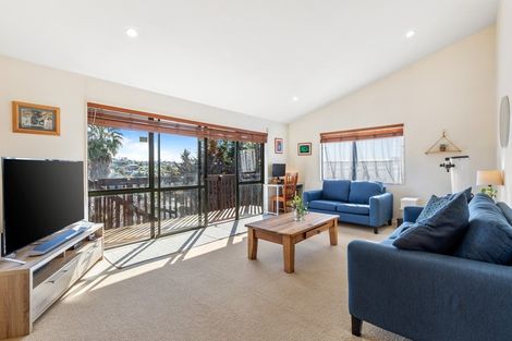 Photo of property in 12/76 Target Road, Totara Vale, Auckland, 0629