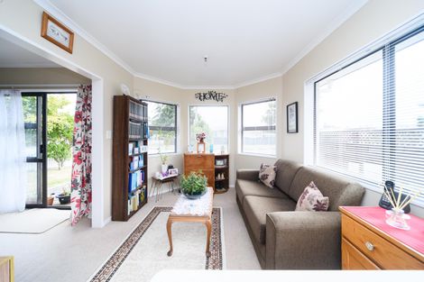 Photo of property in 2 Belvedere Crescent, Takaro, Palmerston North, 4412