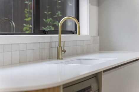 Photo of property in 28 Dawnhaven Drive, Te Atatu Peninsula, Auckland, 0610