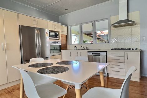 Photo of property in 82 Ferry Road, Clive, 4102