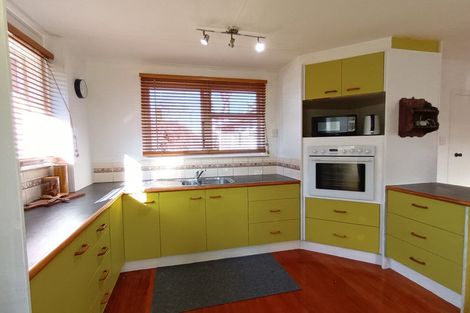 Photo of property in 1 Hughan Place, Carterton, 5713