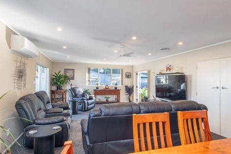 Photo of property in 5a Fremont Grove, Totara Park, Upper Hutt, 5018