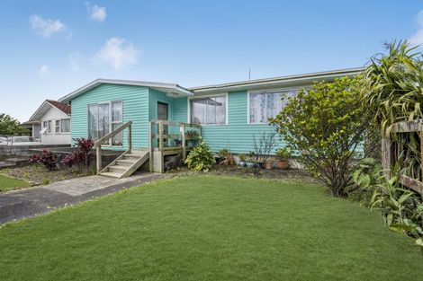 Photo of property in 74 Bader Drive, Mangere, Auckland, 2022