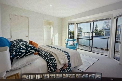 Photo of property in 2/31 Clovelly Road, Bucklands Beach, Auckland, 2012
