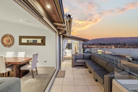 Photo of property in Lakeview Heights, 2/124 Lismore Street, Wanaka, 9305