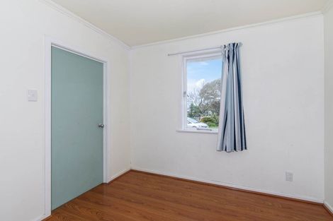 Photo of property in 38 Buscomb Avenue, Henderson, Auckland, 0610