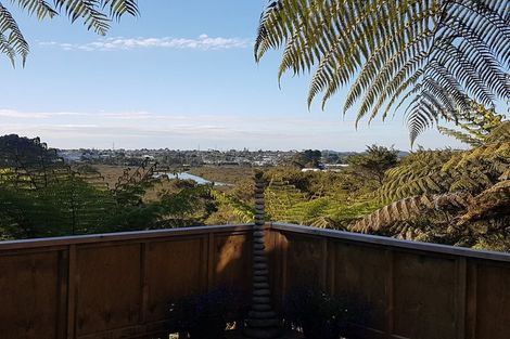 Photo of property in 128 Matipo Road, Te Atatu Peninsula, Auckland, 0610