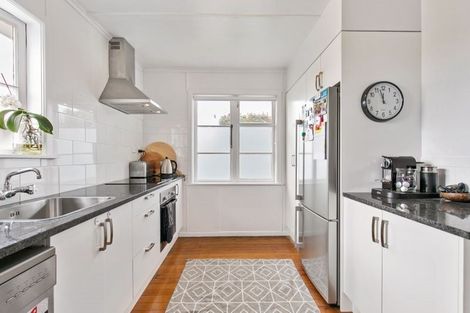 Photo of property in 18 Crawford Avenue, Mangere Bridge, Auckland, 2022