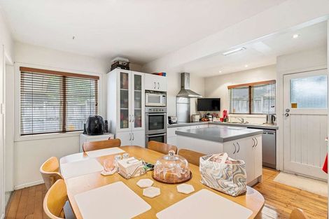 Photo of property in 47 Neil Avenue, Te Atatu Peninsula, Auckland, 0610