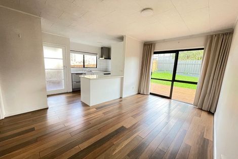 Photo of property in 2/1 Landsdale Place, Massey, Auckland, 0614