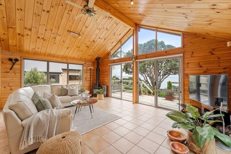 Photo of property in 38 Pacific Parade, Army Bay, Whangaparaoa, 0930